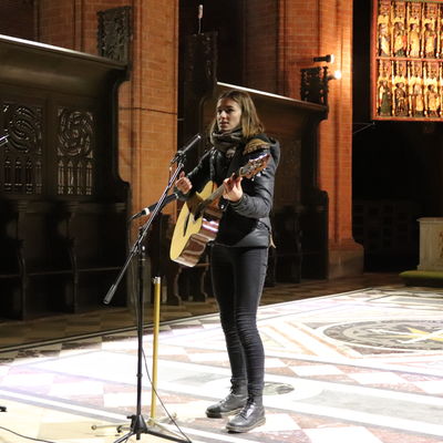 Lilli Heibel - Toller Gesang in der Kirche!