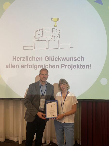 Frau Noetzel und Herr Brüllke nach der Auszeichnung in Berlin